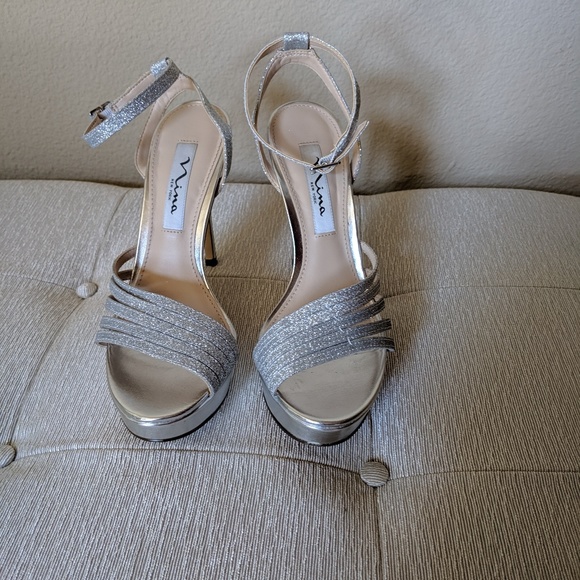 Glittery silver heels - Picture 3 of 5